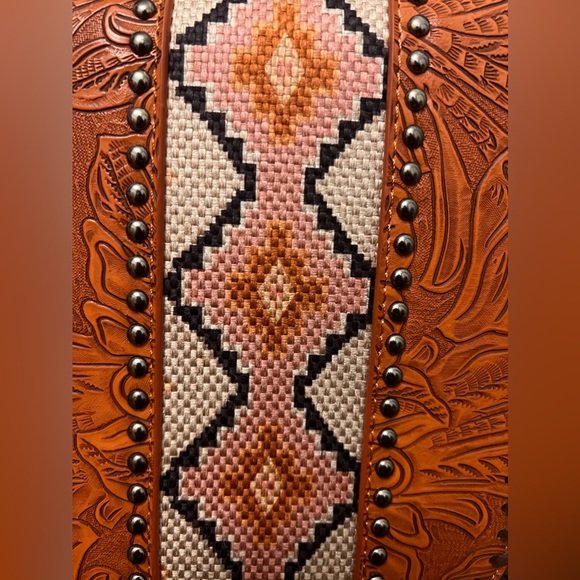 Western boho fringe tapestry crossbody - Picture 4 of 6